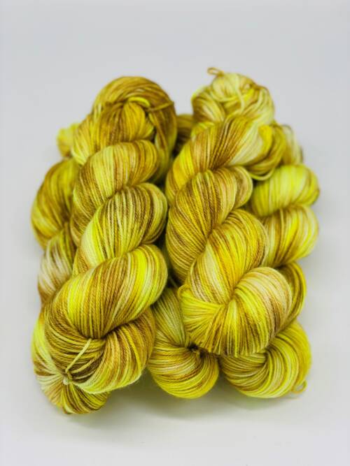 handgefärbtes Garn aus Merino Wolle und Ramie