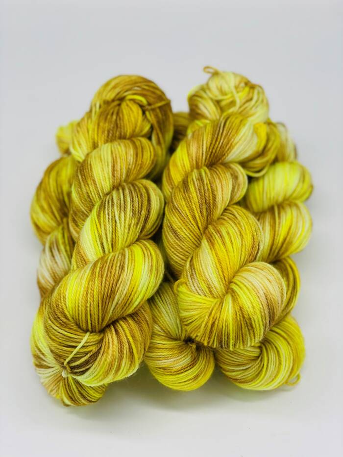 handgefärbtes Garn aus Merino Wolle und Ramie