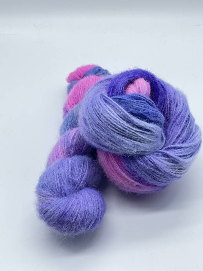 Baby Fluff DK – Lila Wonderland – Baby Alpaca Acrylic – handgefärbt