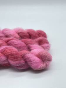 Kid Silk-Mohair-Seide-Bed of Roses-handgefärbt