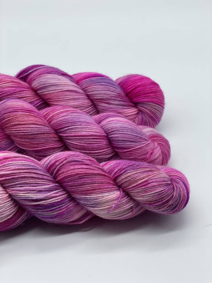 Trekkingwolle - Sockenwolle-pink-handgefärbt
