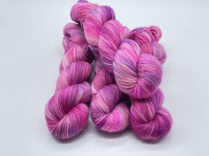Trekkingwolle - Sockenwolle-pink-handgefärbt