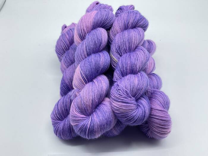 Trekkingwolle-Sockenwolle-handgefärbt-Flieder
