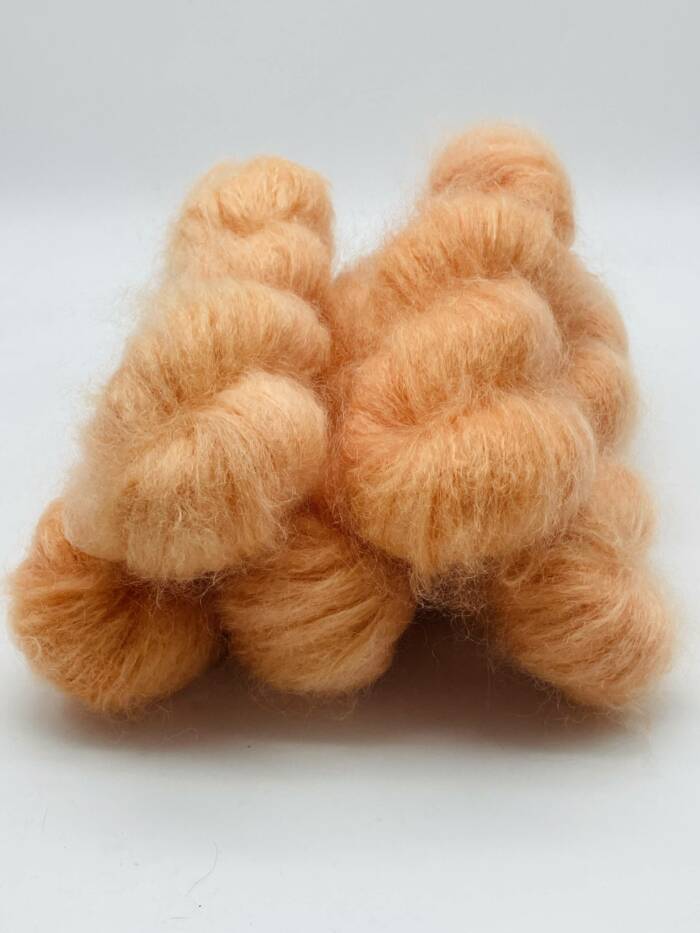 Peach Fuzz - Pantone 2024