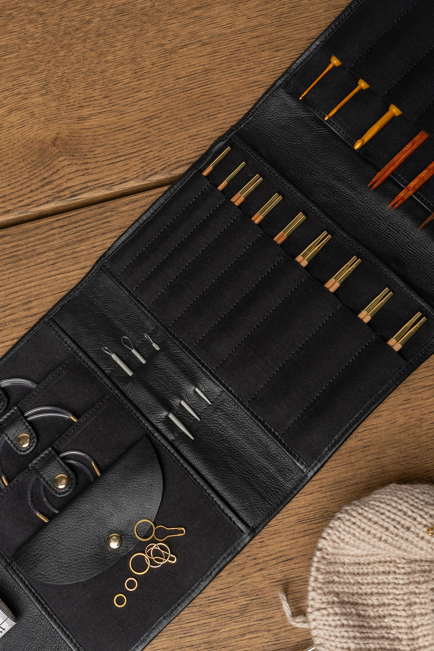 Project 14 Black/Gold – Bild 4
