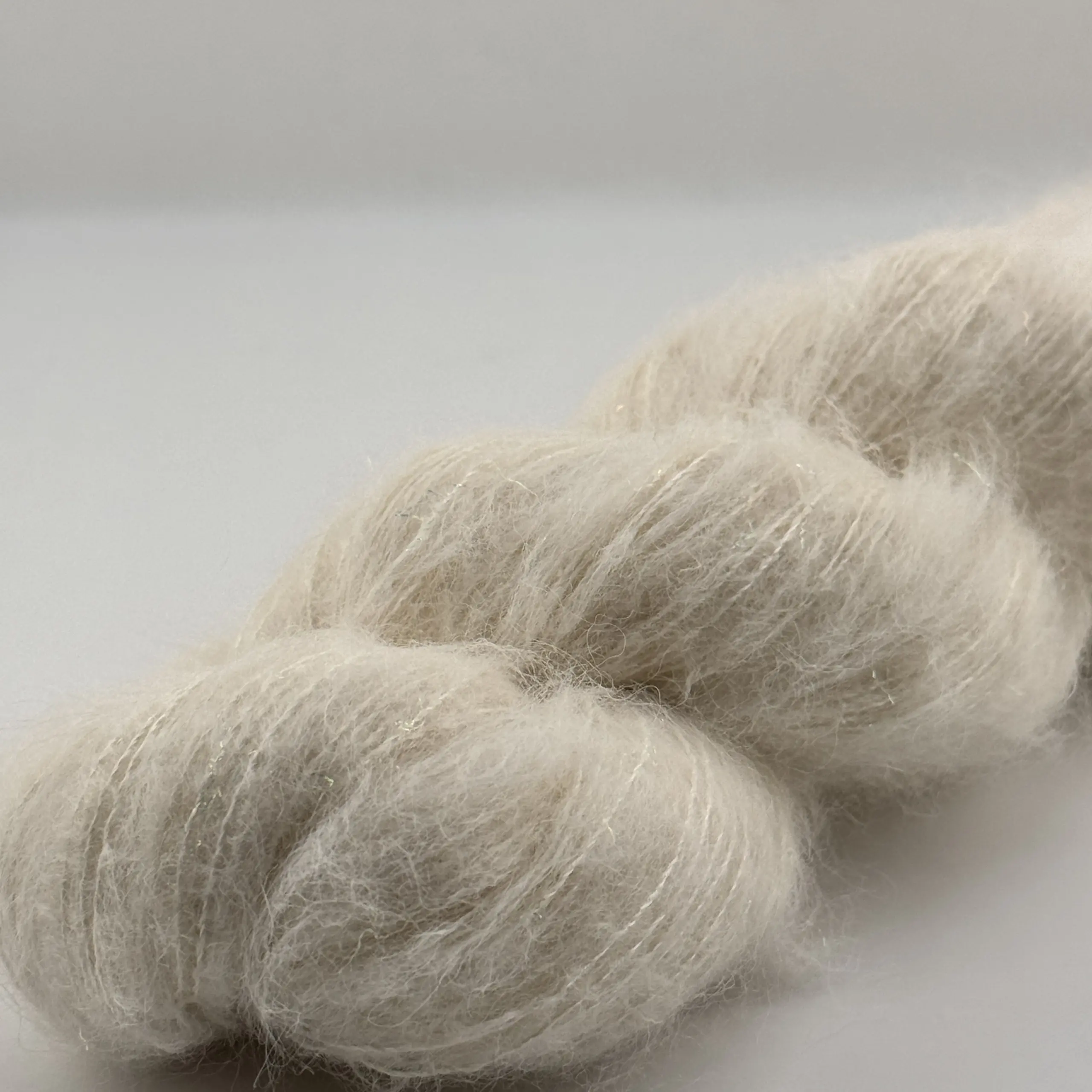 Cloud Dancer - mit feinem Glitzerfaden – Bild 4
