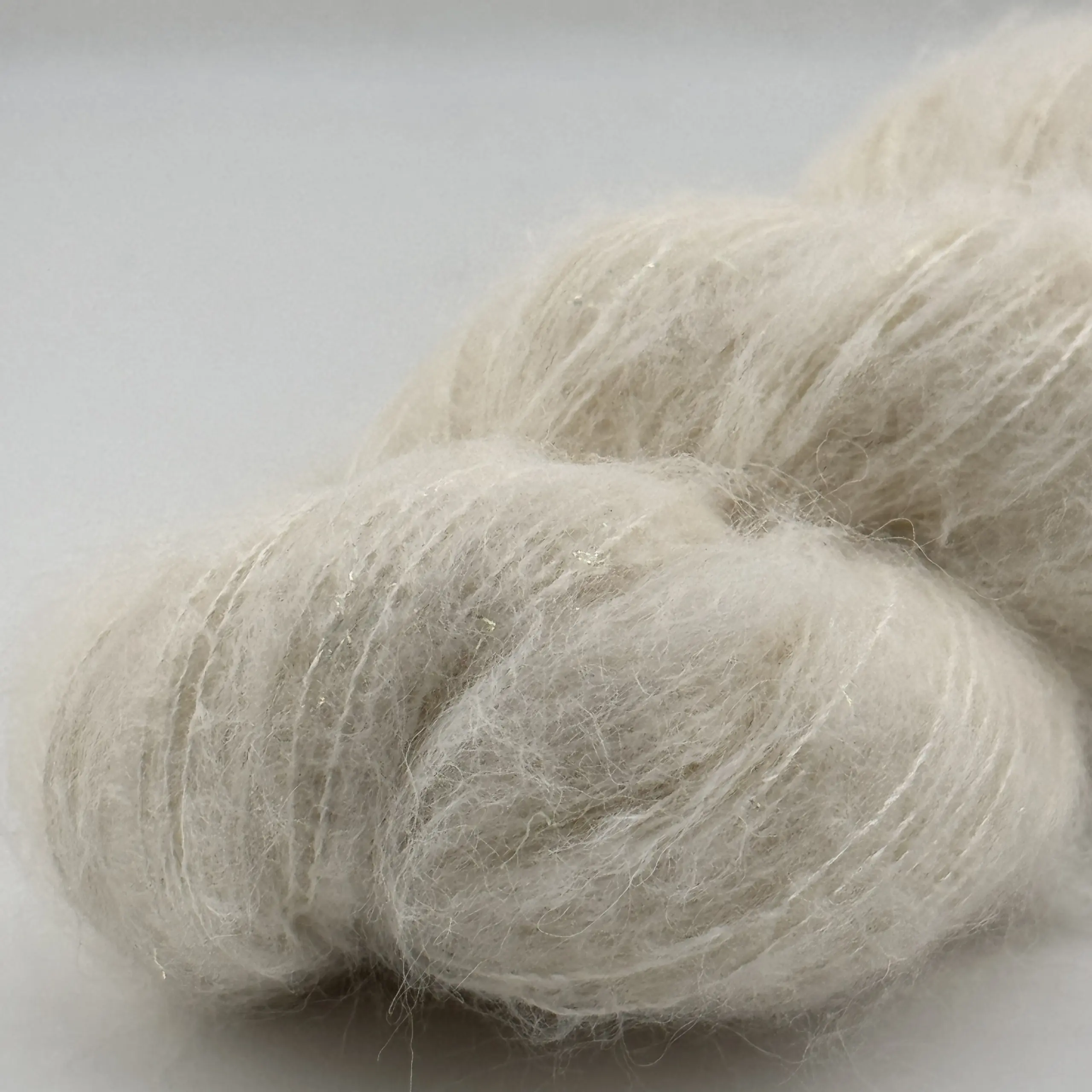 Cloud Dancer - mit feinem Glitzerfaden – Bild 5