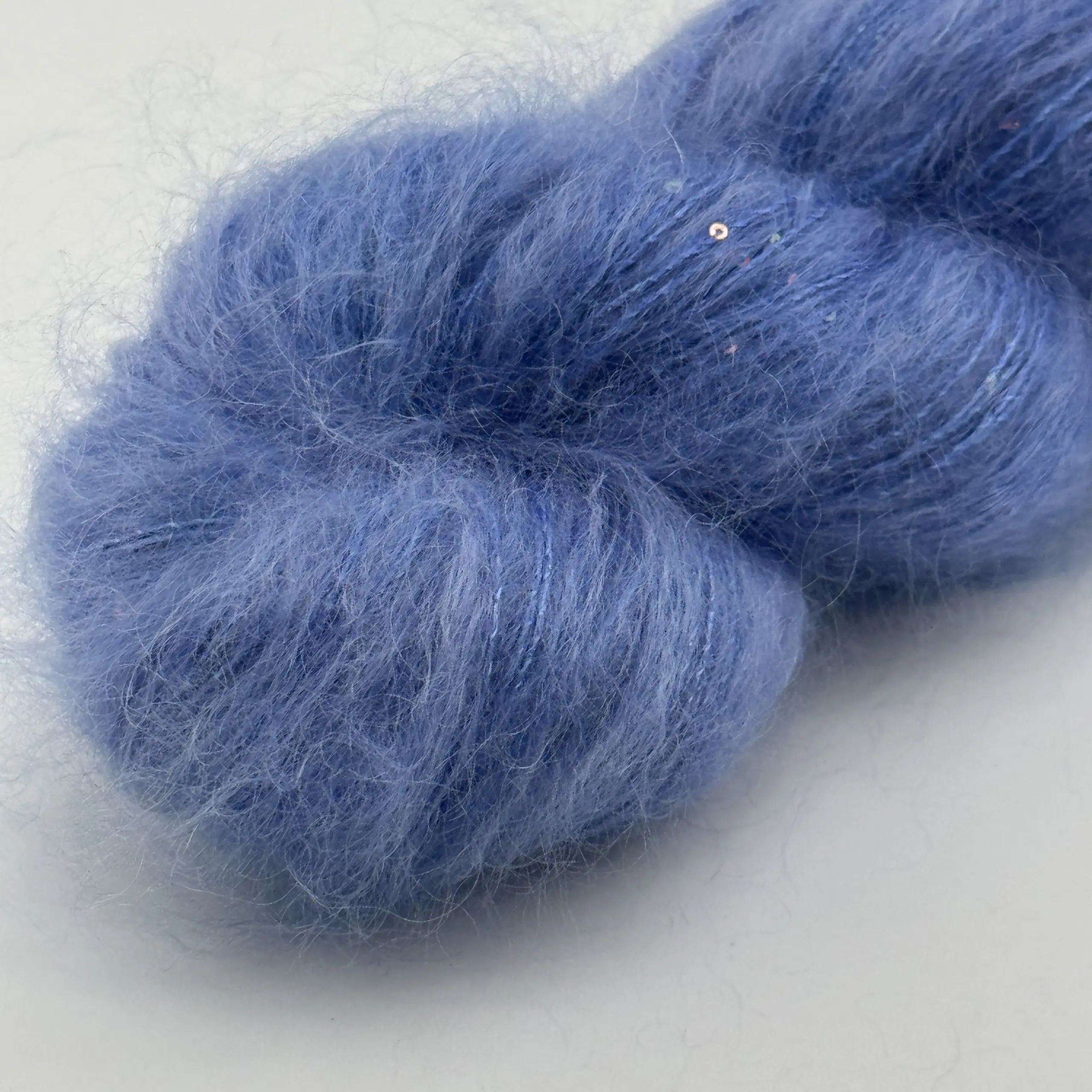 Blau gemacht- mit kleinen Pailletten – Bild 5